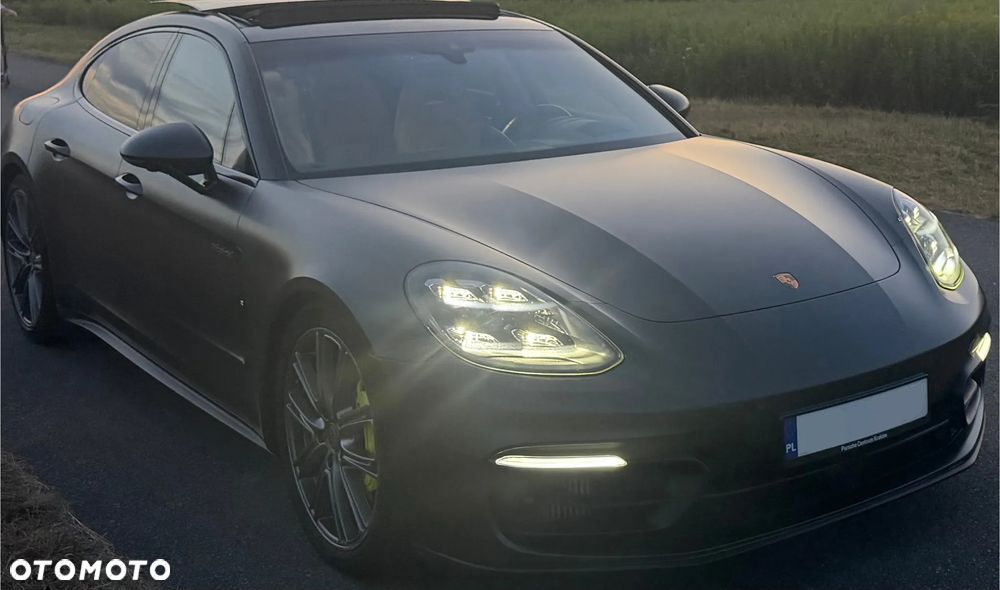 Porsche Panamera 4 Platinum Edition - 8