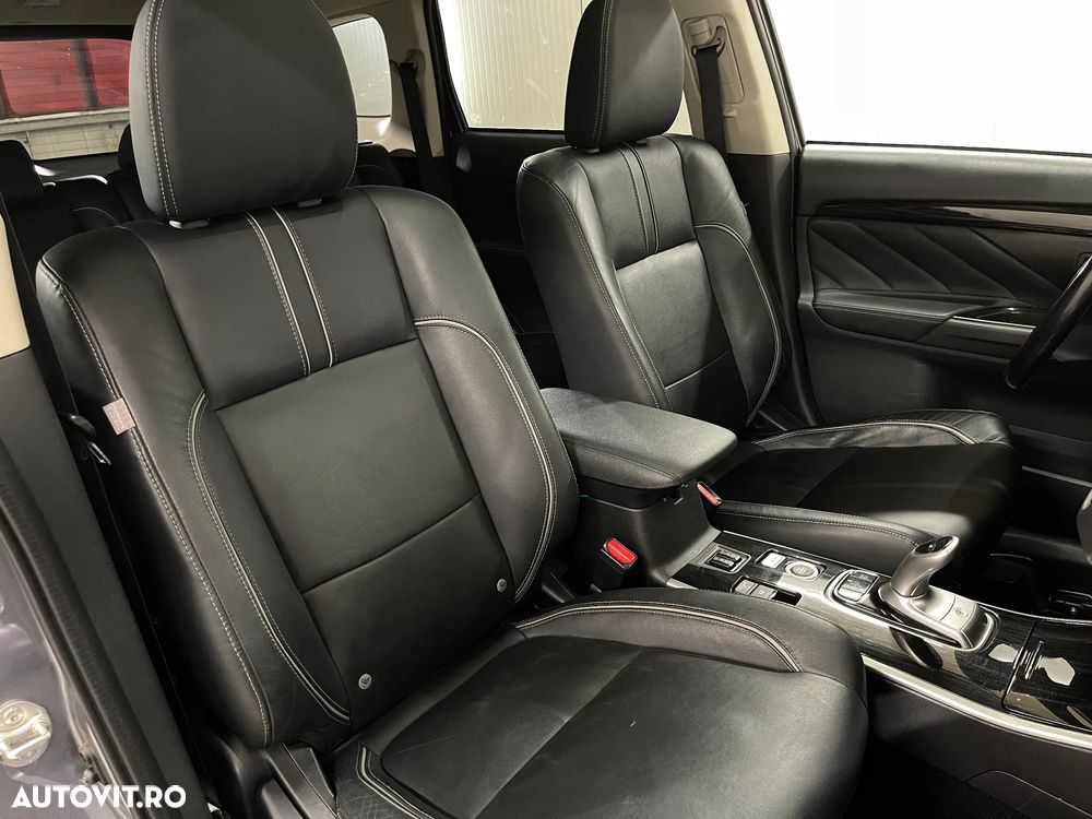 Mitsubishi Outlander 2.0 4WD Top - 11
