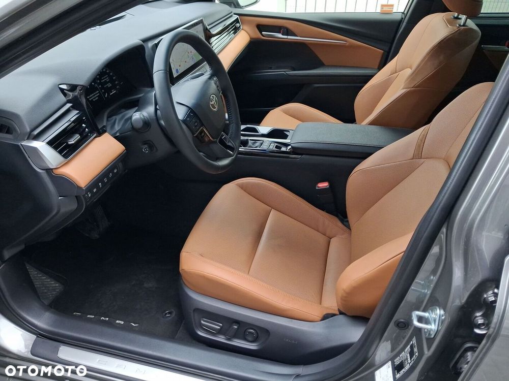 Toyota Camry - 17