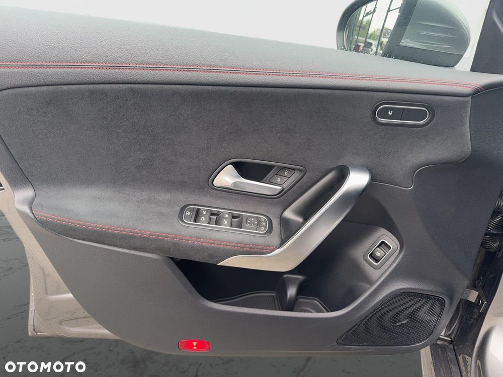 Mercedes-Benz CLA 200 mHEV AMG Line 7G-DCT - 17