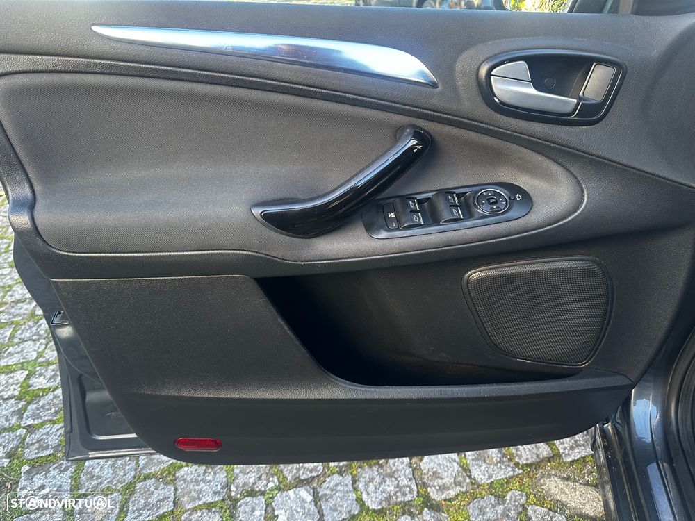 Ford S-Max 2.0 TDCi Titanium 7L - 40