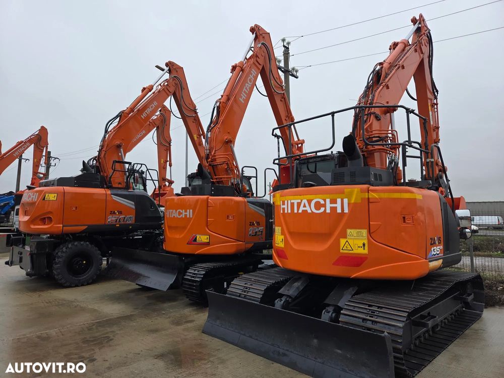Hitachi ZX135-7, NOU, 2025, COMPACT-rotire gabarit senile, LAMA NIVELARE, Adancime sapaare 6m, Inst picon, camera spate, camere laterale, Consum 6l/h, Masa operationala 16t, Cupa 1,2m latime, Ridica 9t, latime 2,49m, leasing 5 ani ,PROMOTIE 133.900 Eur+Tva - 26