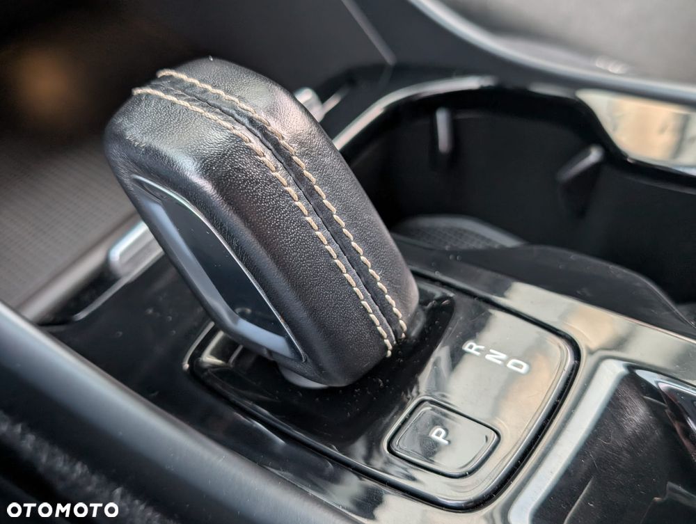 Volvo XC 40 T5 AWD R-Design - 24