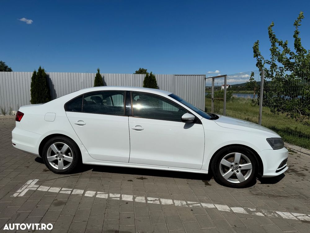 Volkswagen Jetta - 4