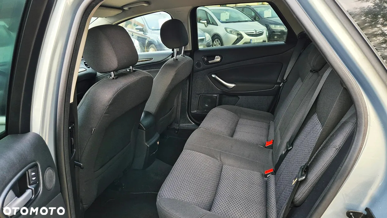 Ford Mondeo - 31
