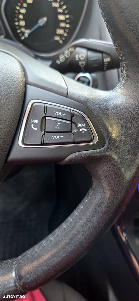 Ford Focus 2.0 TDCI Powershift Titanium - 16