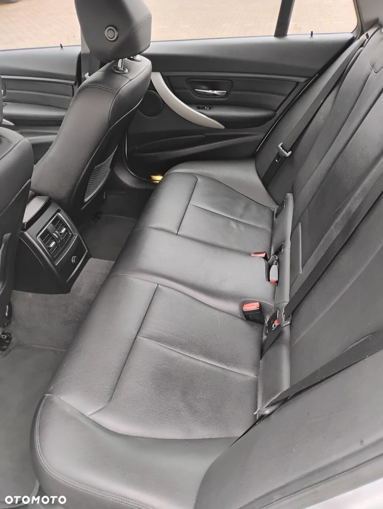 BMW Seria 3 320i xDrive - 8