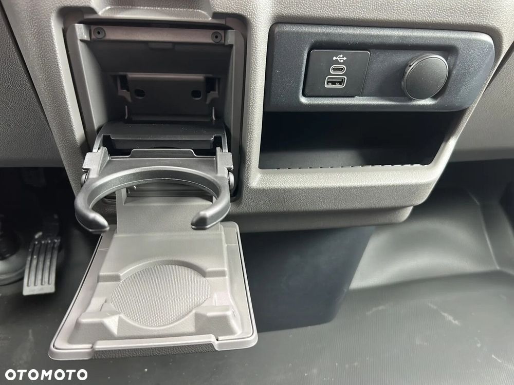 Volkswagen Caravelle - 32