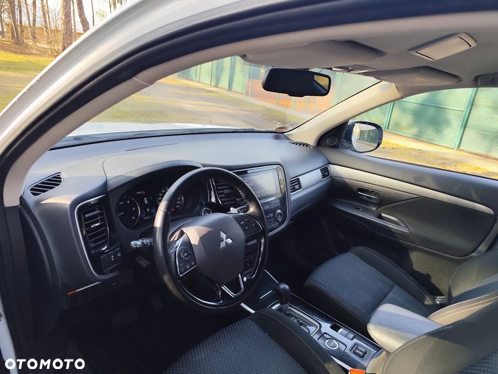 Mitsubishi Outlander - 20