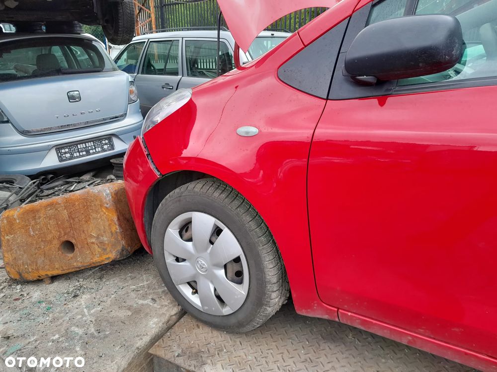 Błotnik przedni lewy TOYOTA Yaris II 05-11r. 3P0 - 2