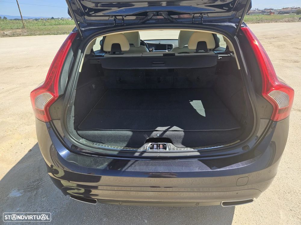 Volvo V60 D6 Plug-In-Hybrid AWD Geartronic Summum - 10