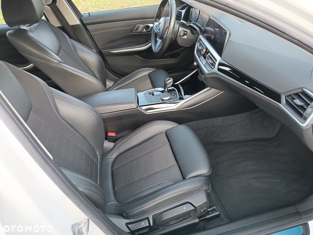 BMW Seria 3 318i Sport Line - 19