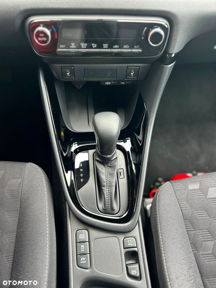 Toyota Yaris Hybrid 1.5 Style - 14
