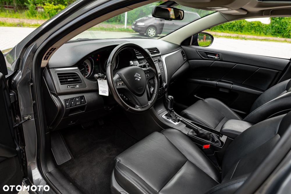 Suzuki Kizashi 2.4 4x4 CVT Sport - 29