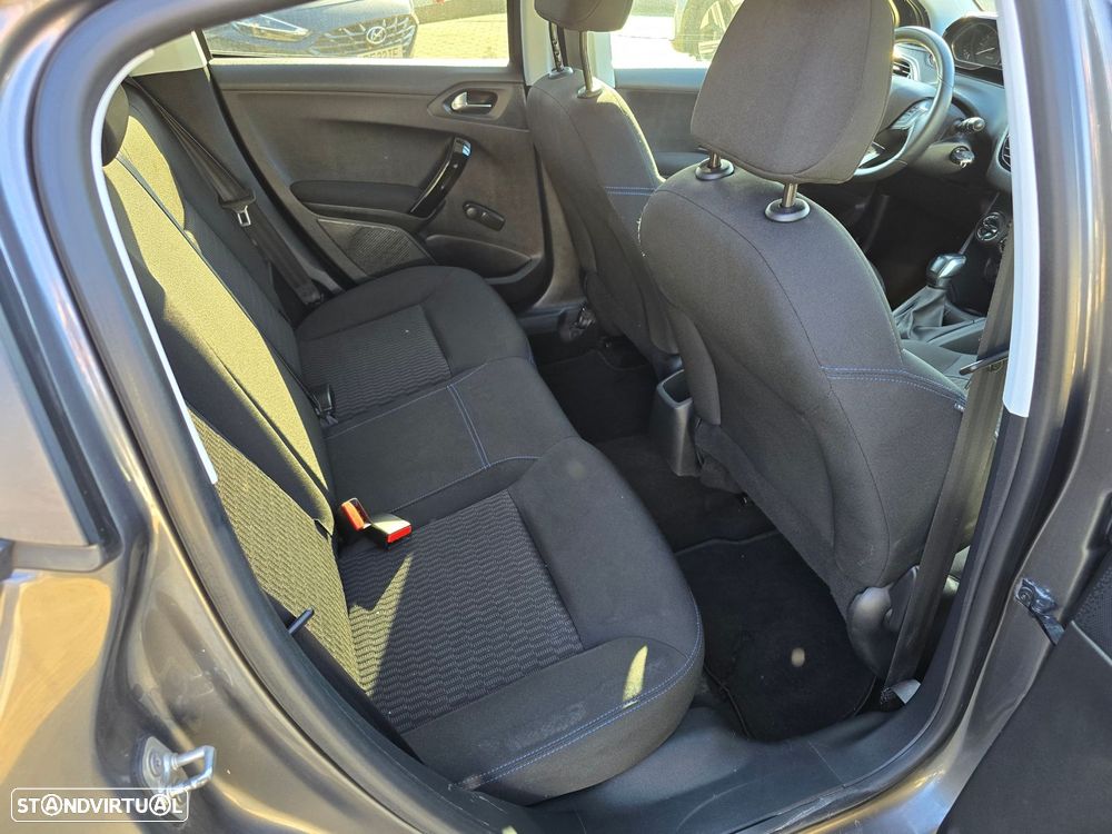 Peugeot 208 1.2 PureTech Signature - 20
