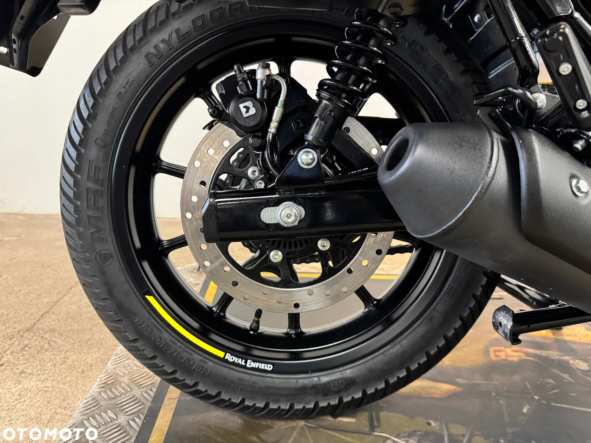 Royal Enfield HNTR - 15