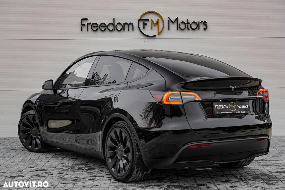 Tesla Model Y - 7