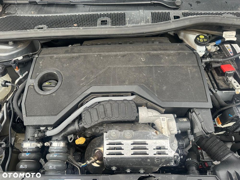 Peugeot 2008 Hybrid 136 e-DSC GT - 24