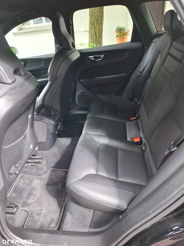 Volvo XC 60 D4 AWD R-Design - 9