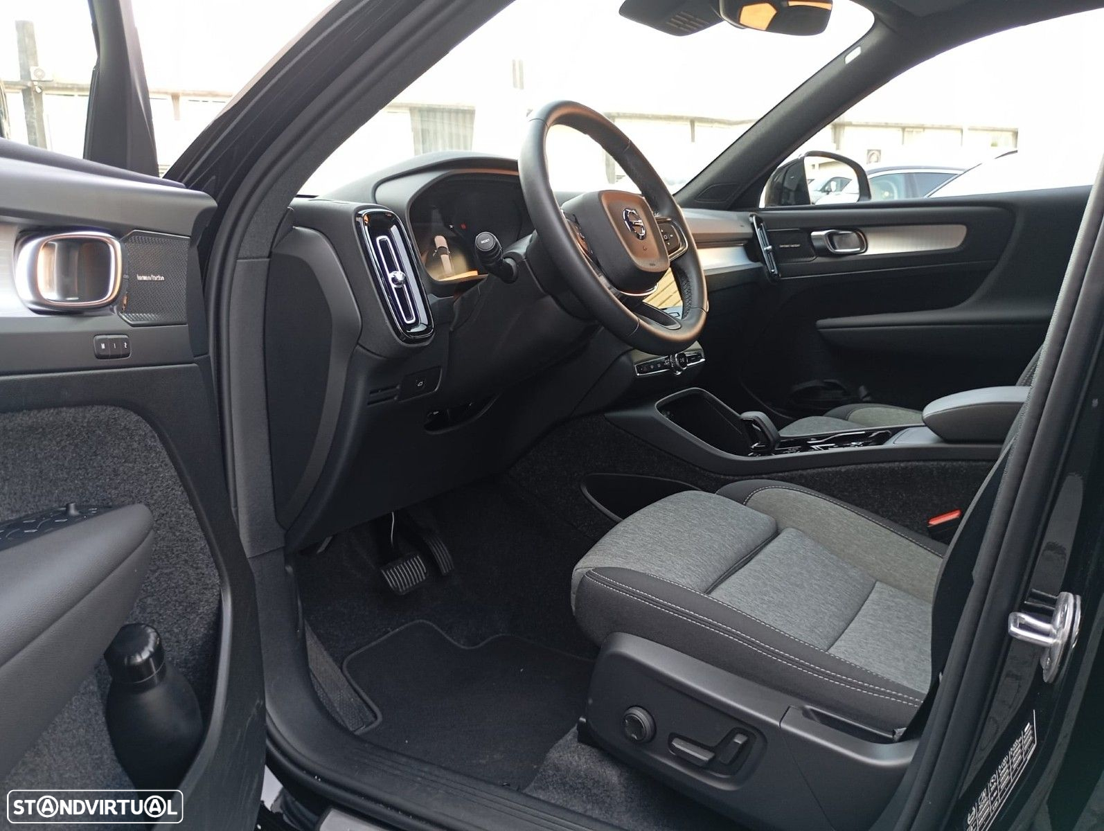 Volvo XC 40 2.0 B3 Black Edition - 2