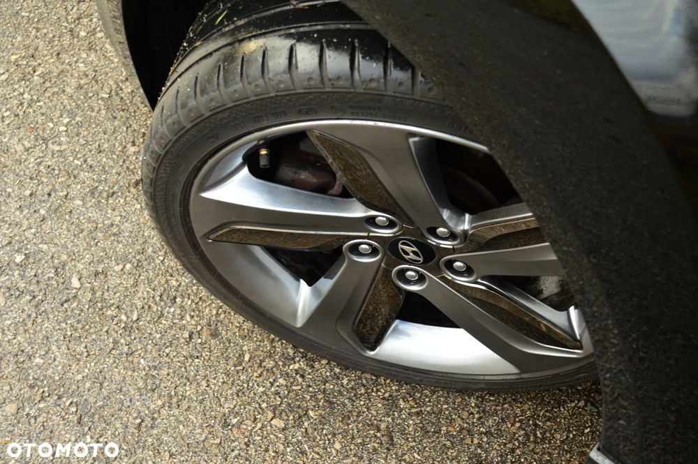 Hyundai Veloster - 17