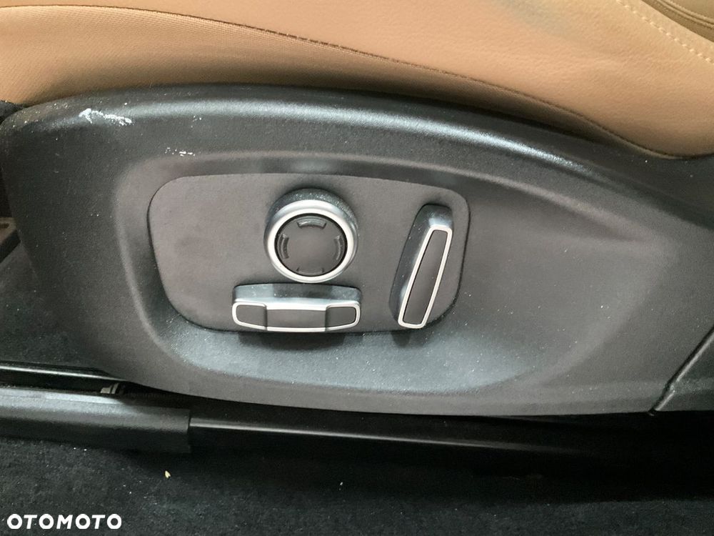 Jaguar E-Pace P200 AWD R-Dynamic - 13