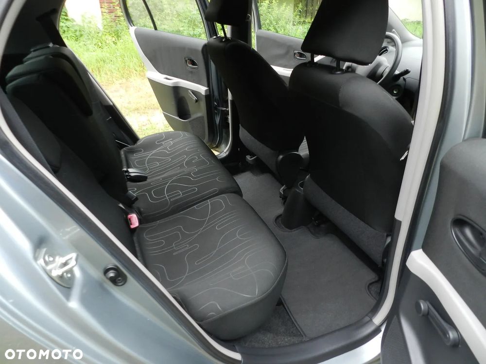 Toyota Yaris - 12