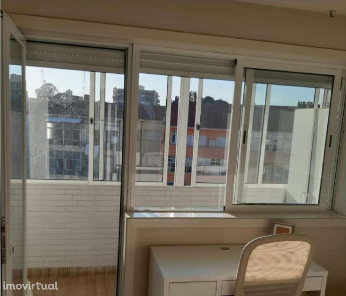 Quarto - localizado em Paranhos Porto - Grande imagem: 5/12