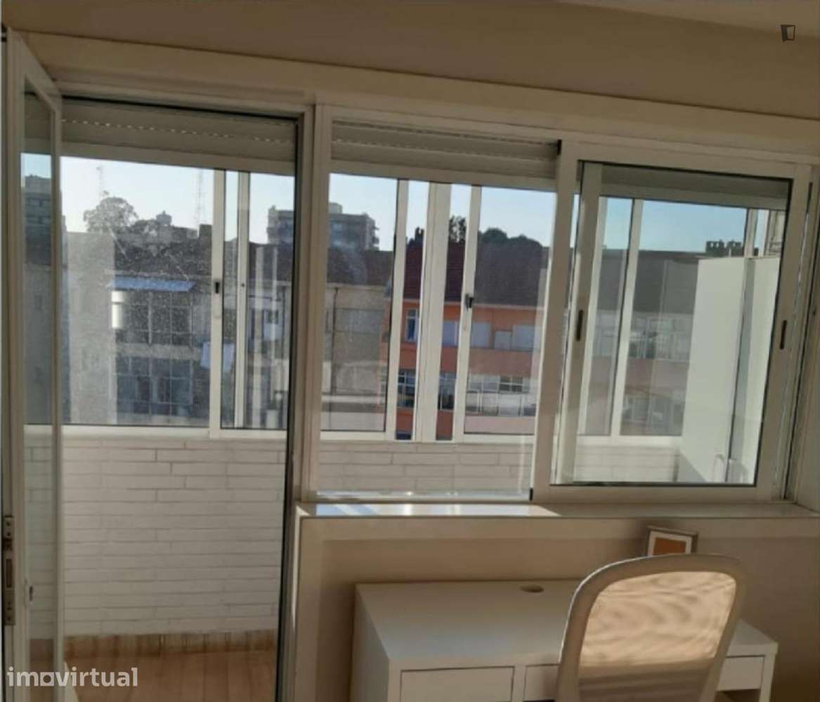 Quarto - localizado em Paranhos Porto - Grande imagem: 5/12