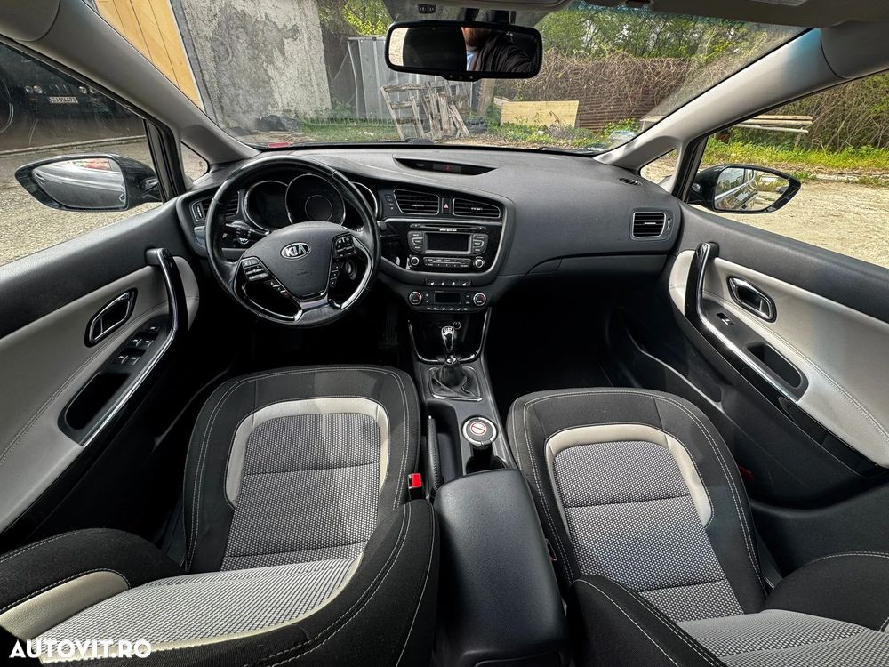 Kia Ceed 1.6 CRDi 128 Fifa World Cup Edition - 6