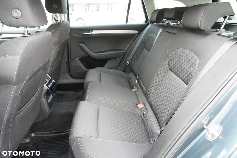 Skoda Superb 2.0 TDI SCR Style DSG - 9