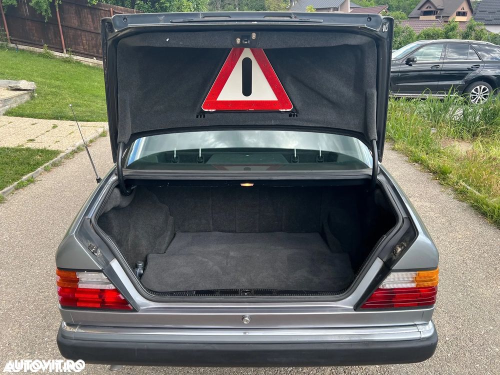 Mercedes-Benz E - 12