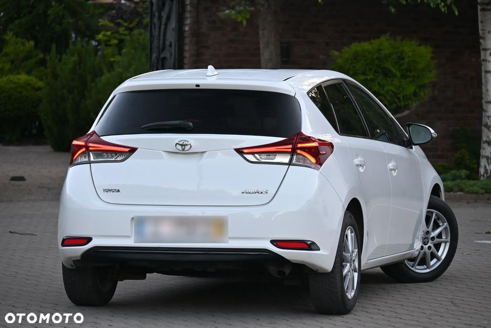 Toyota Auris 1.33 VVT-i Premium + - 15