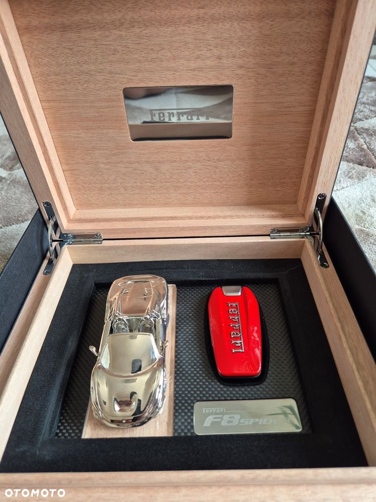 Ferrari F8 Spider - 2