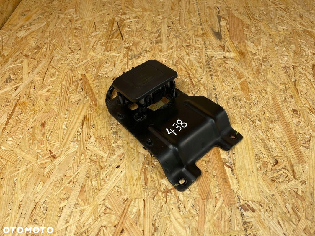 RADAR SENSOR DISTRONIC UCHWYT WTYCZKA MG ZS EV 10966407 10703728 2019- - 1