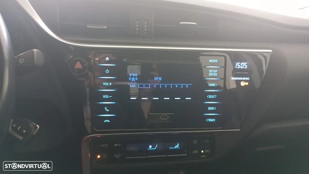 Toyota Auris 1.4 D-4D Com. +P.Techno+P.Sport - 6