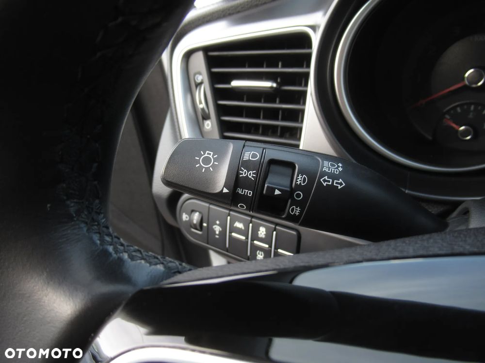 Kia Ceed 1.5 T-GDI M - 13