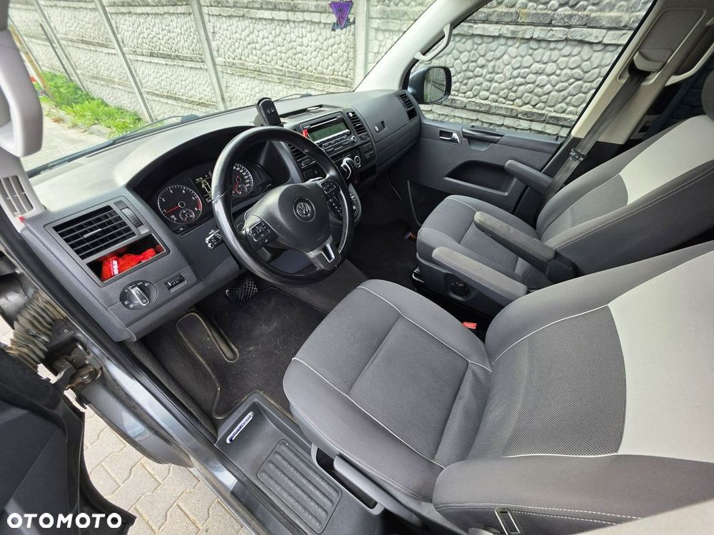 Volkswagen Multivan - 11