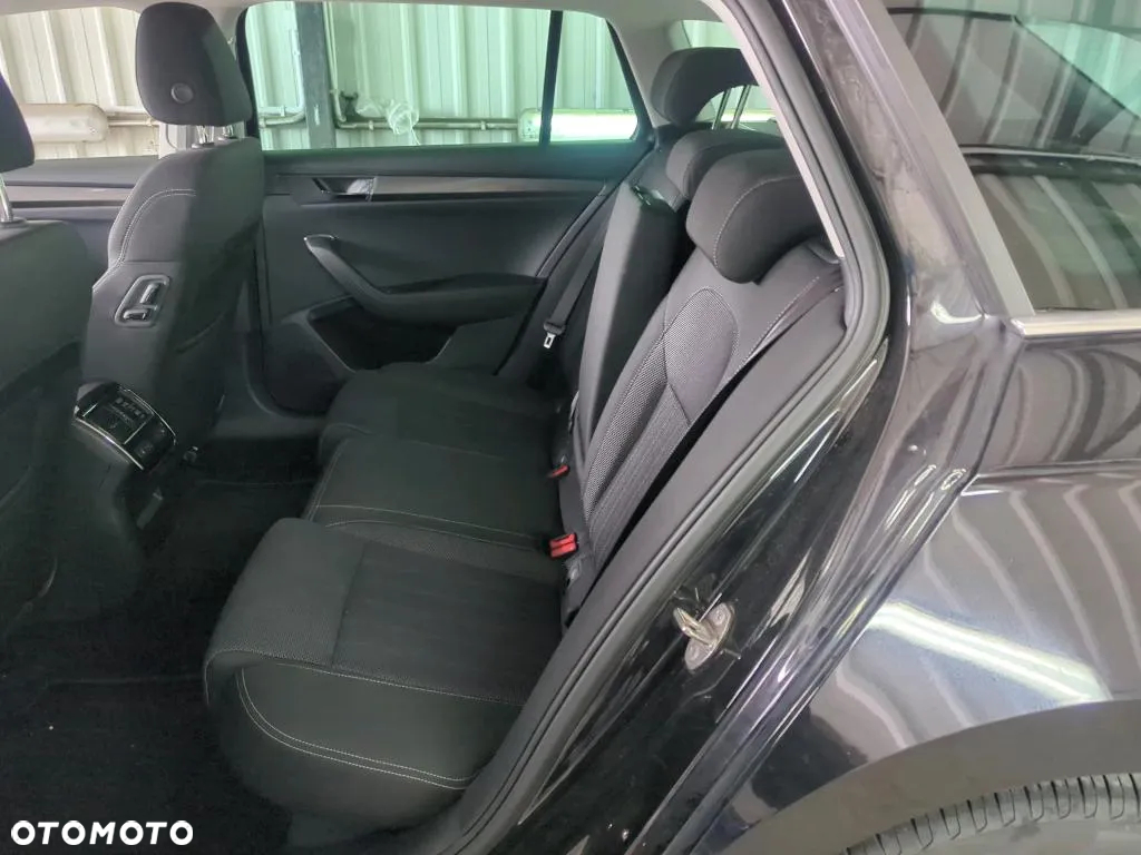 Skoda Octavia 2.0 TSI 4x4 Style DSG - 8