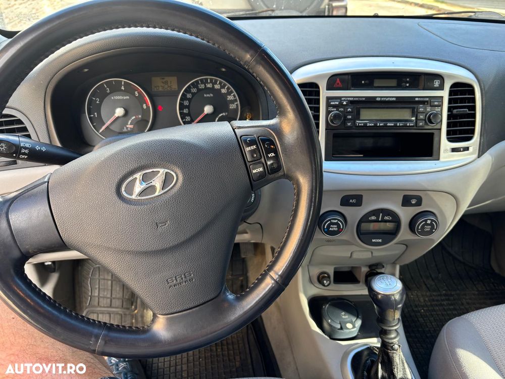 Hyundai Accent MC 1.5 CRDI 4DR GL COMFORT - 14