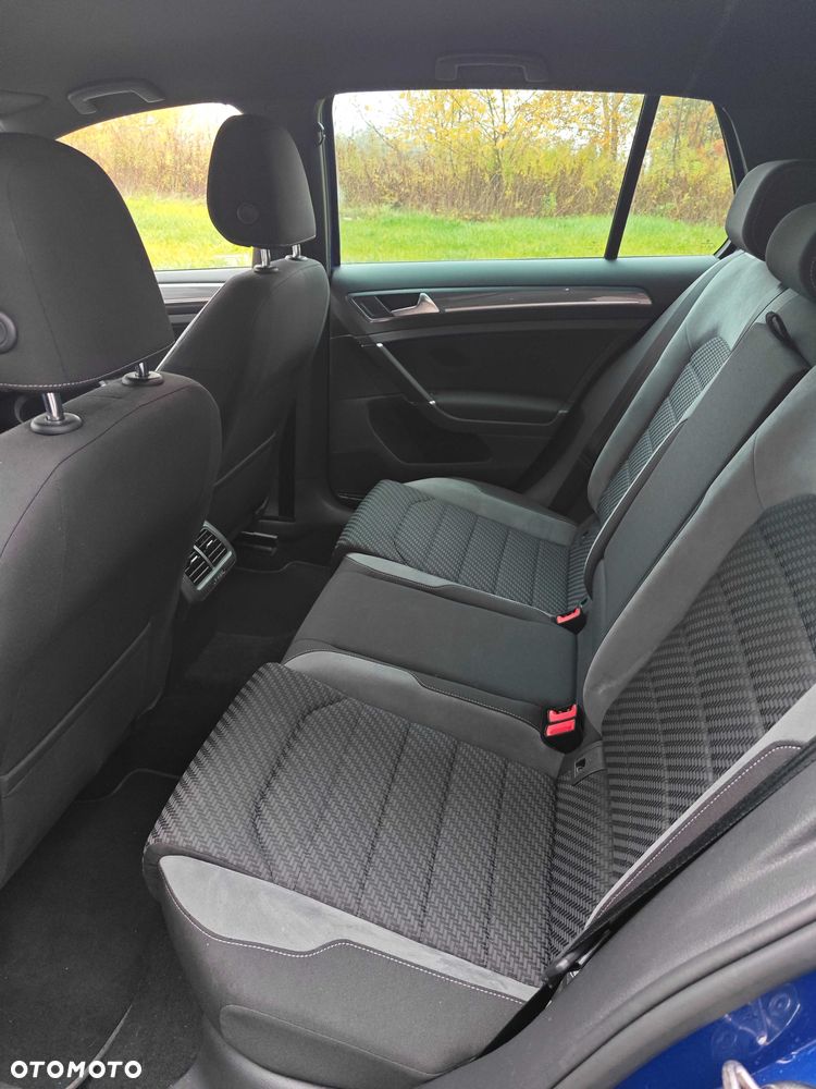 Volkswagen Golf - 10