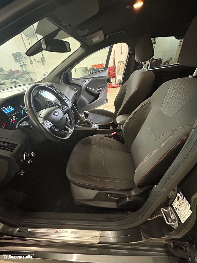 Ford Focus 1.0 EcoBoost ST-Line - 15