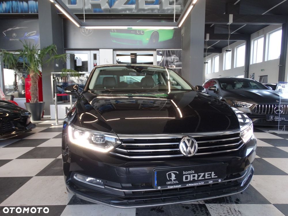 Volkswagen Passat - 1