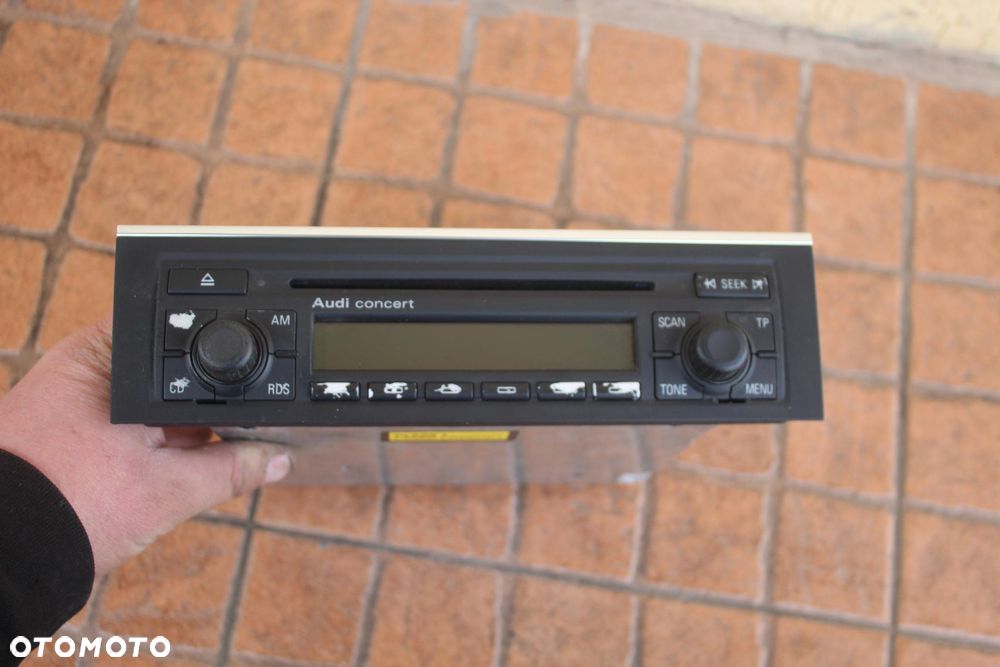 RADIO AUDI A4 B6 KOD 8E0035186L - 2