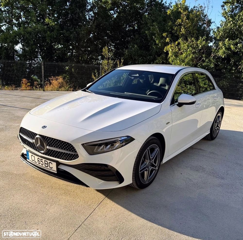 Mercedes-Benz A 250 e 8G-DCT AMG Line — fotografia 3