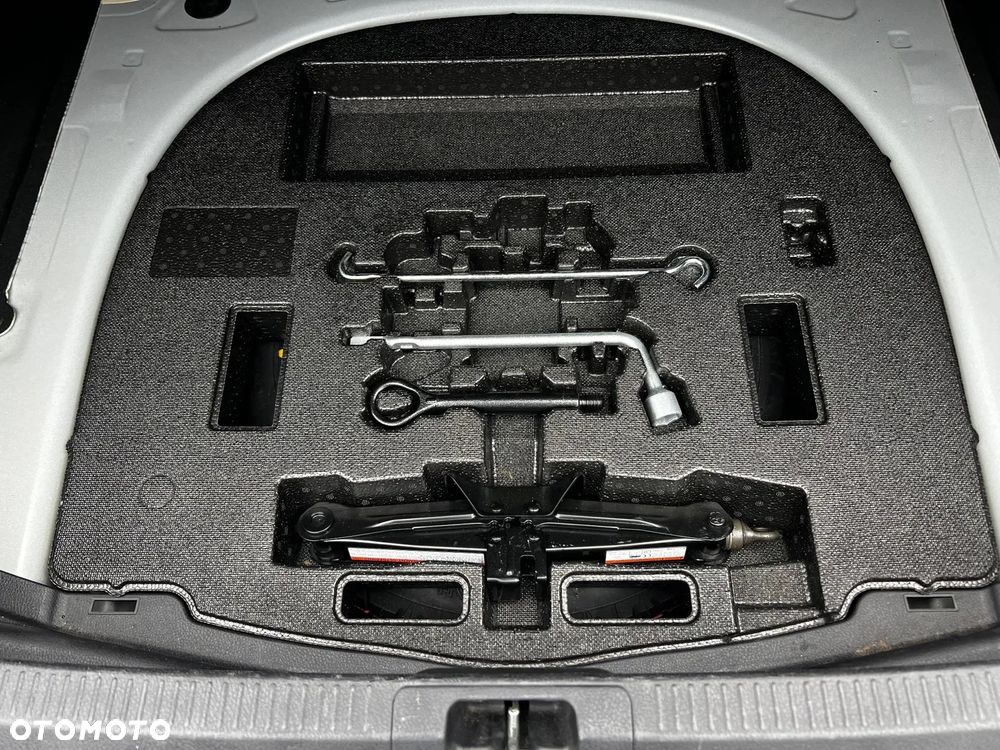 Toyota Camry 2.5 Hybrid Comfort CVT - 39