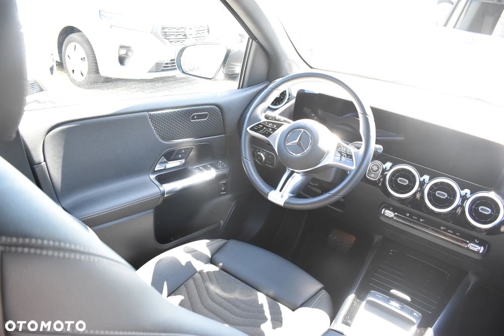 Mercedes-Benz Klasa B 200 d 8G-DCT - 23