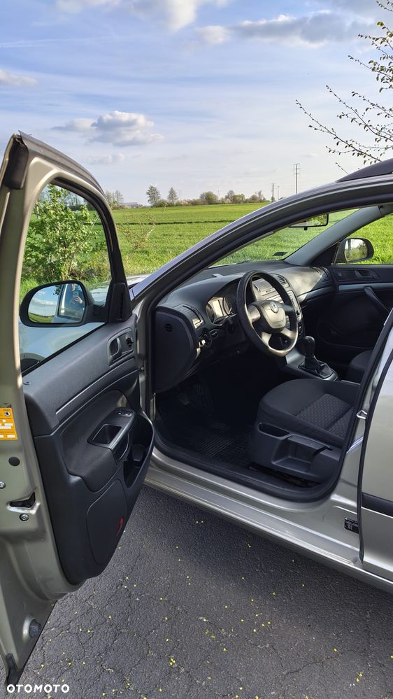 Skoda Octavia 1.6 Tour - 19