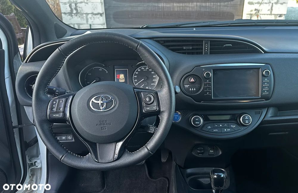 Toyota Yaris Hybrid 100 Selection - 6