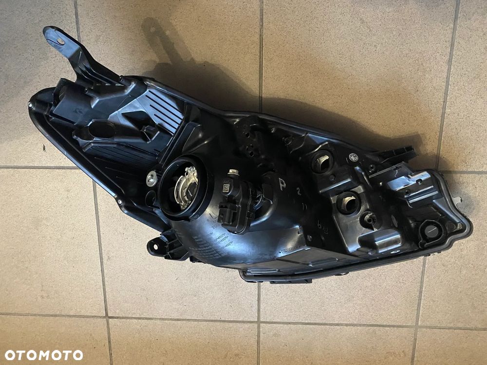 LAMPA LEWA PRZÓD TOYOTA YARIS III LIFT 2019 - 2